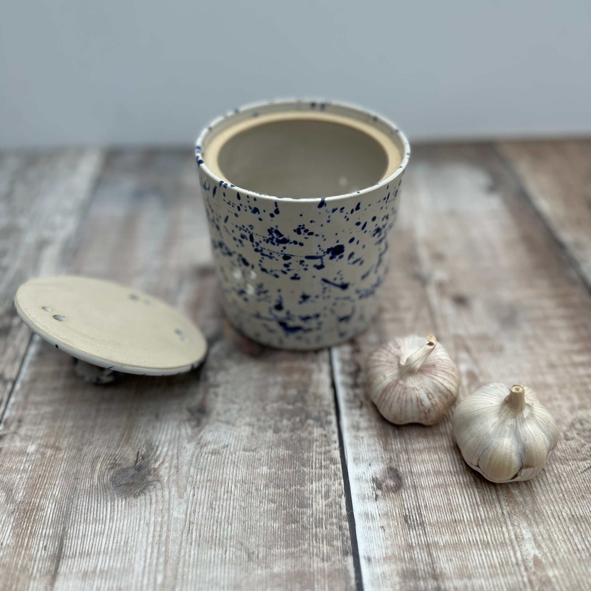 Handmade Splatterware Garlic Pot – Rhubarb & Hare