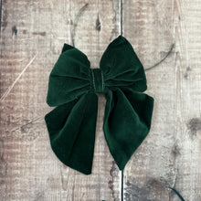 Load image into Gallery viewer, A handmade bow in green velvet on a wooden table