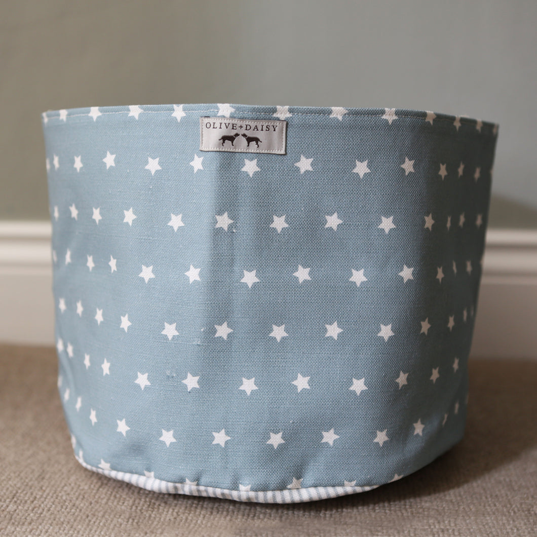 Olive & Daisy Child's Storage Basket - Powder Blue Blotch Shooting Stars